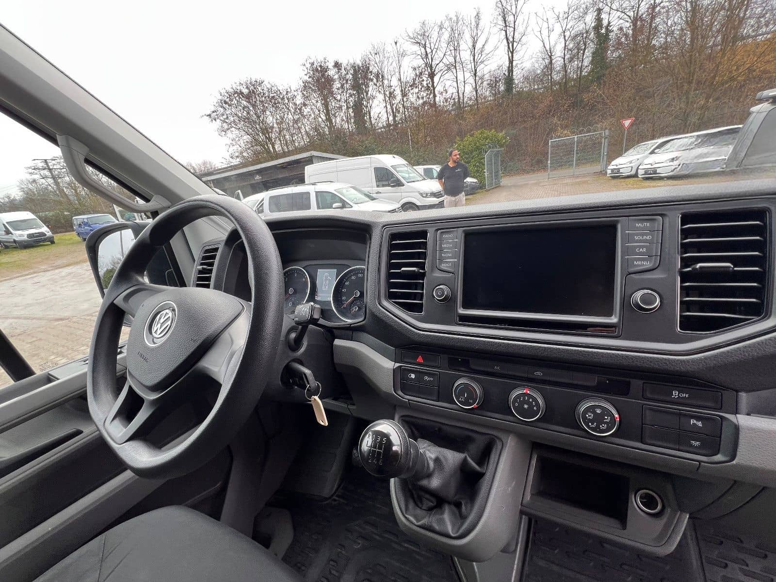 Volkswagen Crafter Kasten 35 mittellang Hochdach FWD foto 16