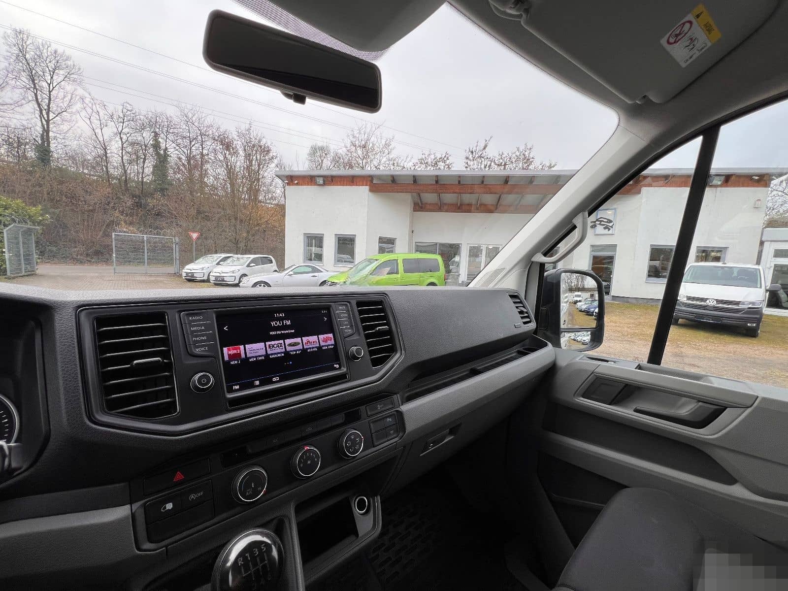 Volkswagen Crafter Kasten 35 mittellang Hochdach FWD foto 21