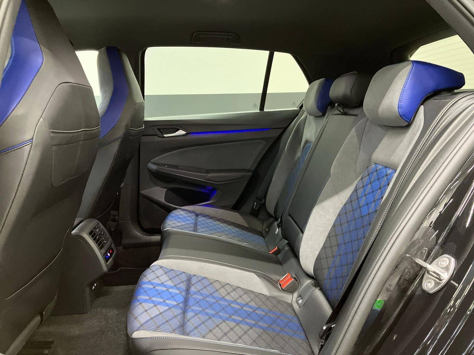 Volkswagen Golf VIII R DSG 4M RFK Navi SHZ foto 7