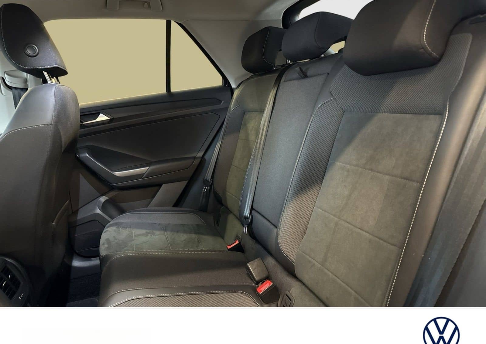 Volkswagen T-Roc 1.0 STYLE ACC NAVI LM17 CARPLAY SITZHEIZ. foto 8