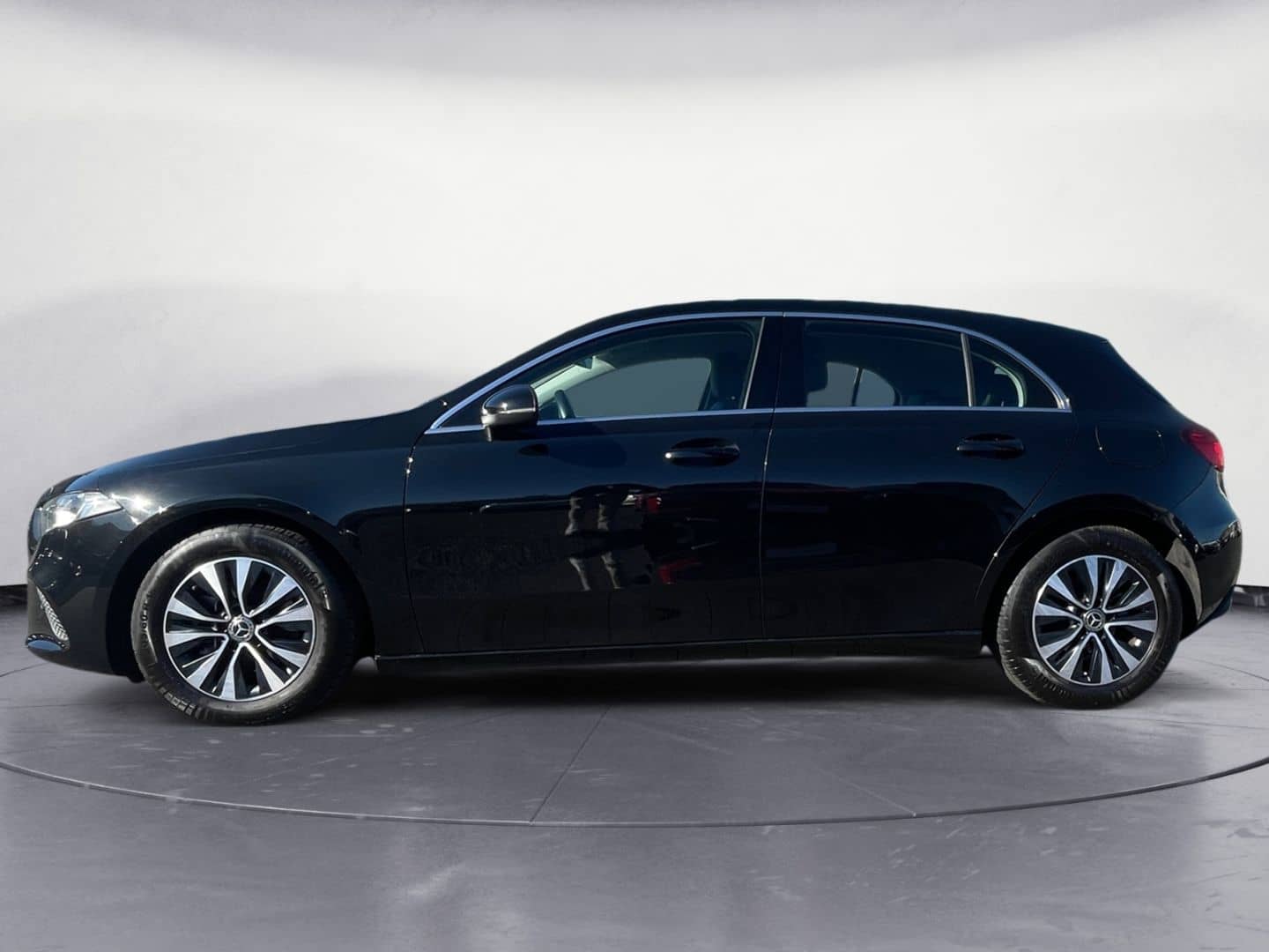 Mercedes-Benz A 180 NAVI/ASSISTENTEN/KEYLESS/AHK+++ foto 2