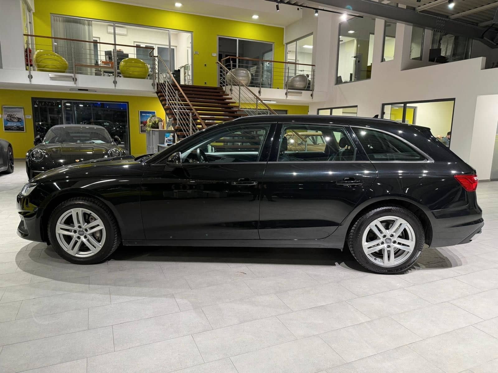 Audi A4 Avant 40 TDI basis*SHZ*RFK*Memory* foto 2