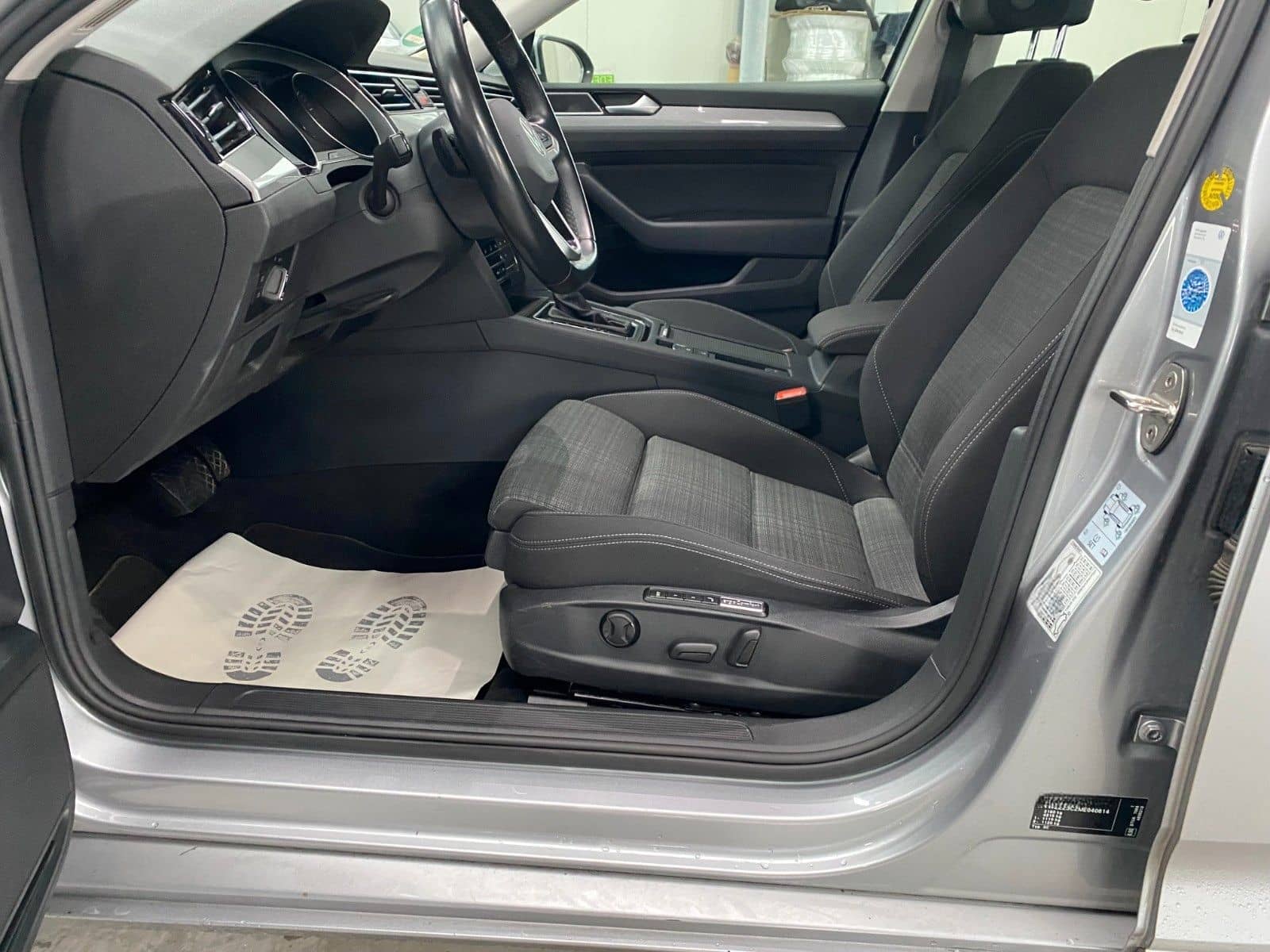 Volkswagen Passat 2.0 Business ACC/ ALU17"/NAVI/14 WEGE S foto 11