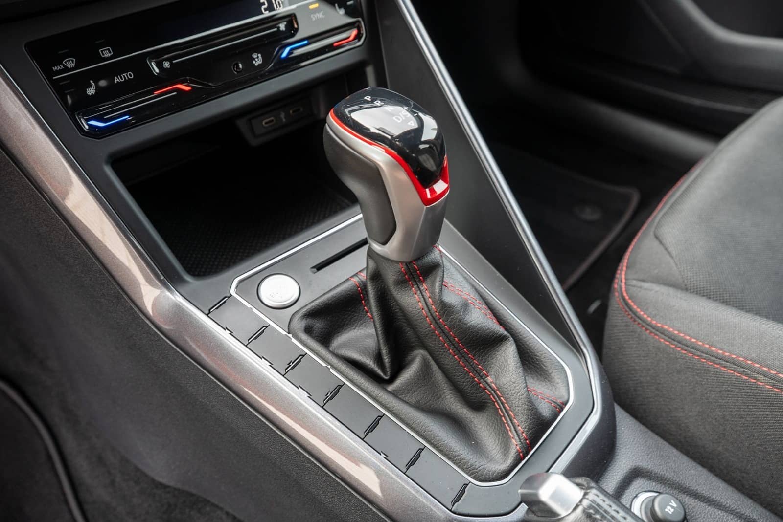 Volkswagen Polo GTI 2.0 TSI DSG LED NAVI RFK SHZ AppConnect foto 13