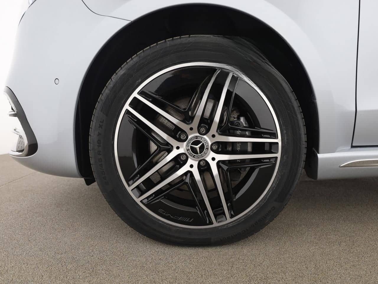 Mercedes-Benz V 300 d Avantgarde Lang 4M AMG AHK Pano Airmatic foto 17