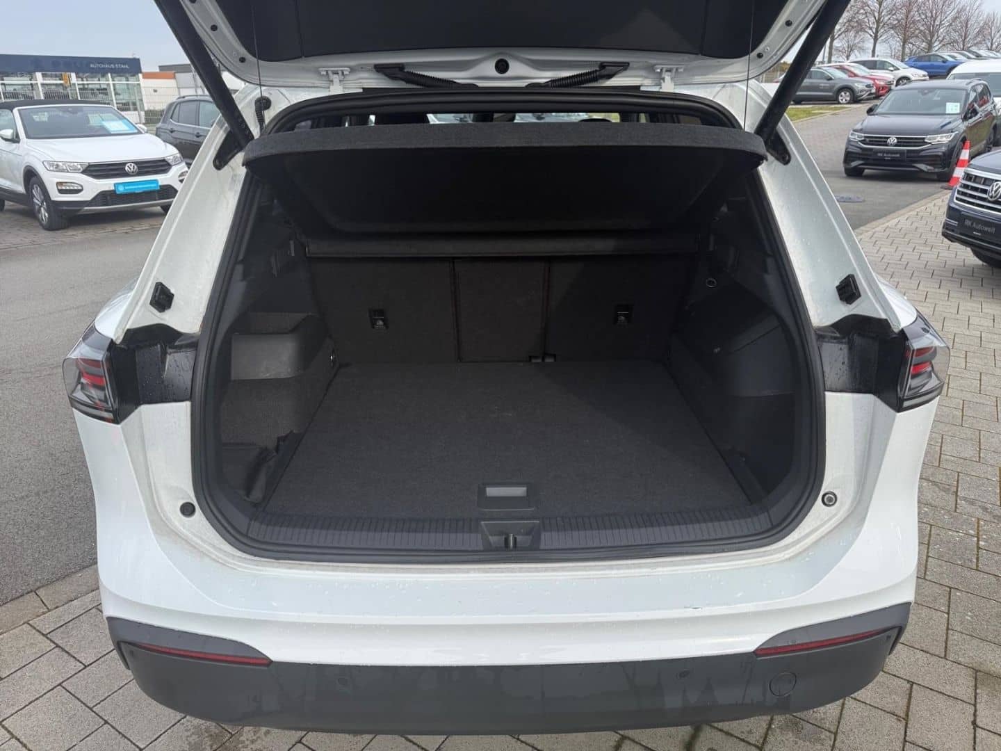 Volkswagen Tiguan GOAL 1.5 eTSI DSG AHK-klappbar Navi foto 10