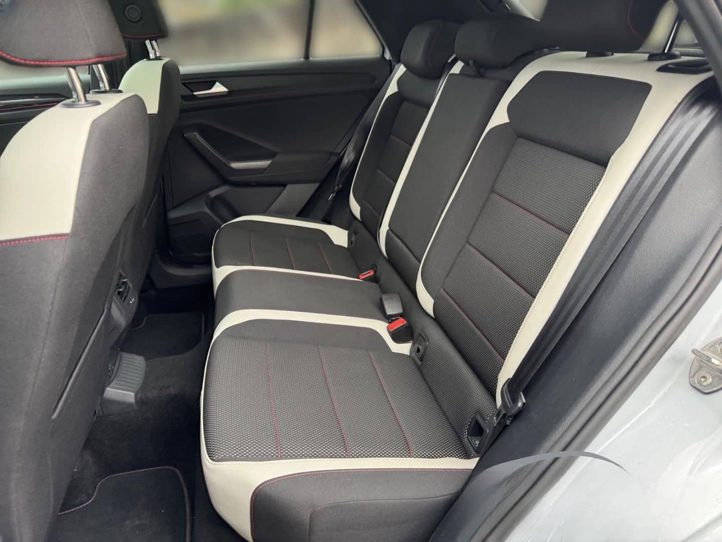 Volkswagen T-Roc 1.5 Sport El. Pano Navi 2-Zonen-Klima Fahr foto 11