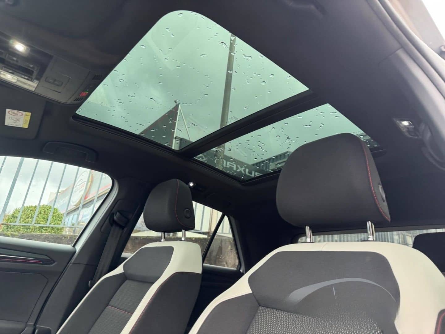 Volkswagen T-Roc 1.5 Sport El. Pano Navi 2-Zonen-Klima Fahr foto 13