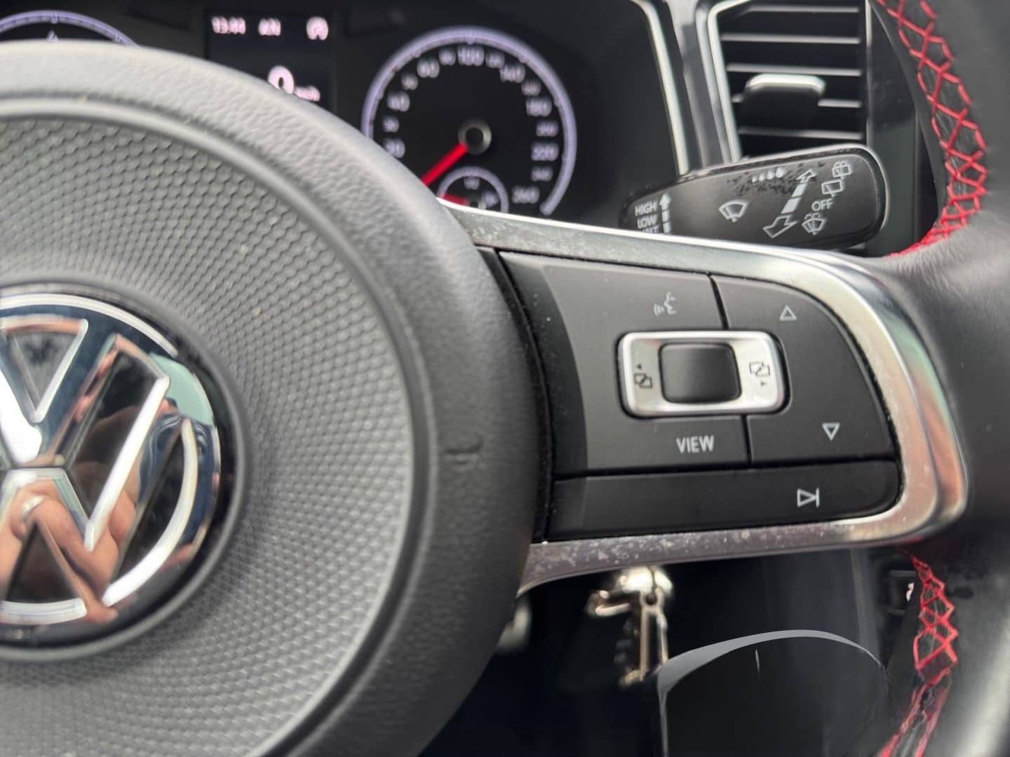 Volkswagen T-Roc 1.5 Sport El. Pano Navi 2-Zonen-Klima Fahr foto 15