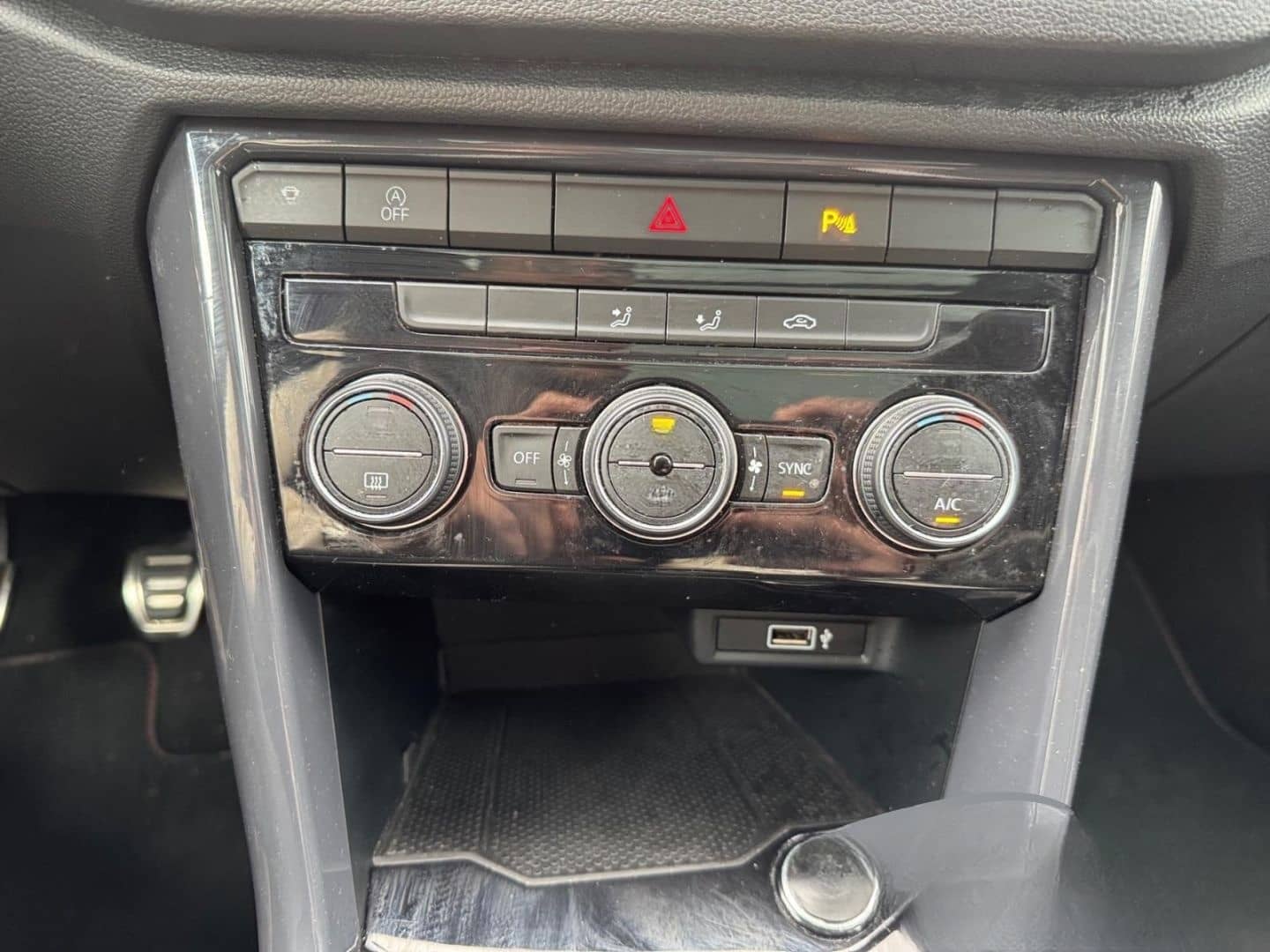 Volkswagen T-Roc 1.5 Sport El. Pano Navi 2-Zonen-Klima Fahr foto 17