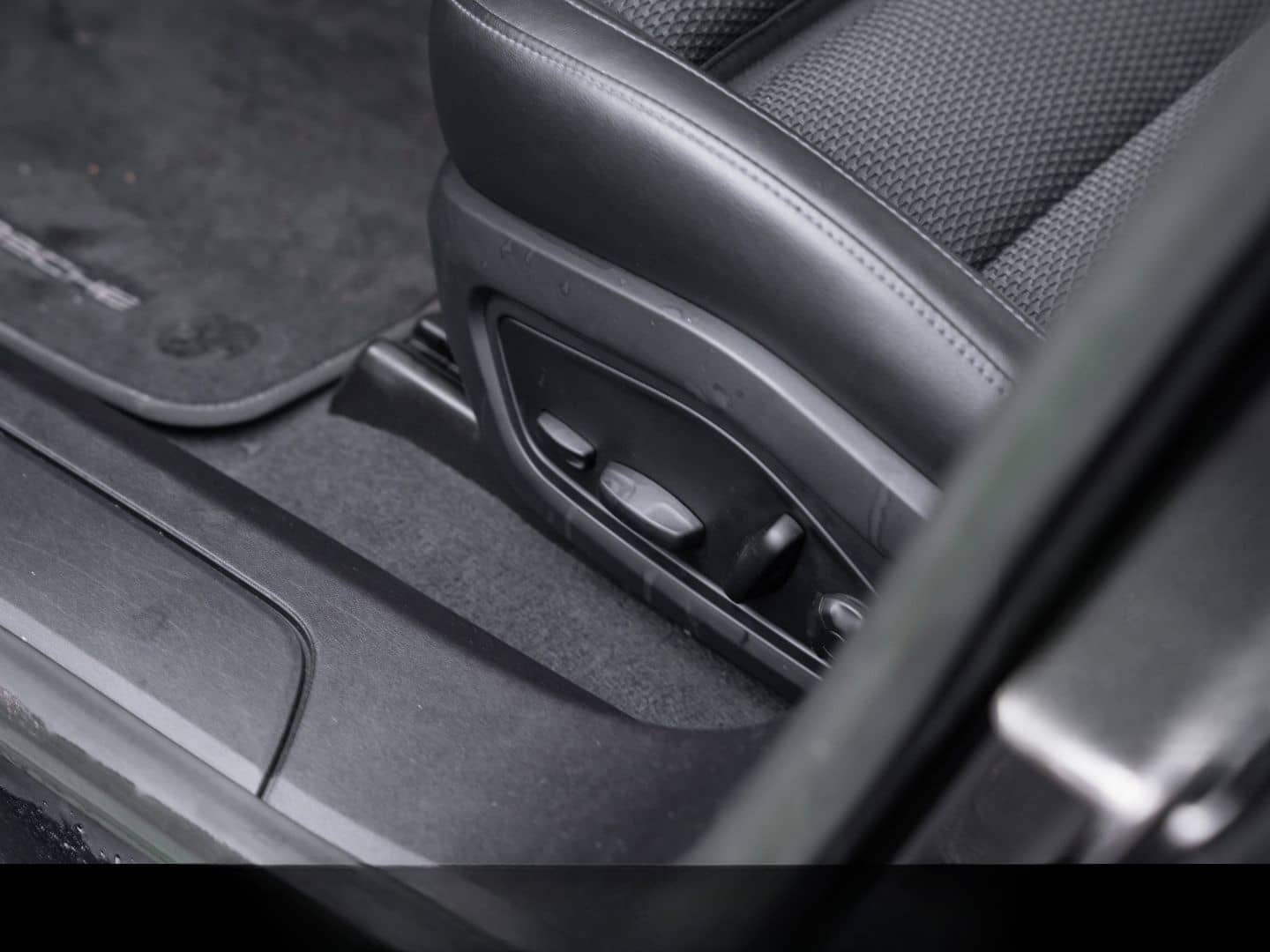 Porsche Taycan Sport Turismo Sport Paket Lederfreie LED foto 25