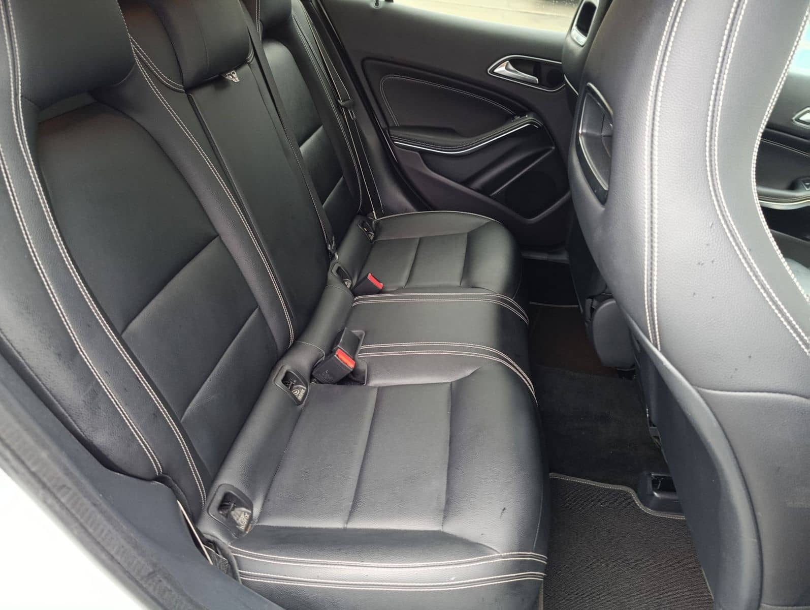 Mercedes-Benz GLA 250 4Matic Urban Style Edition Leder Navi foto 24