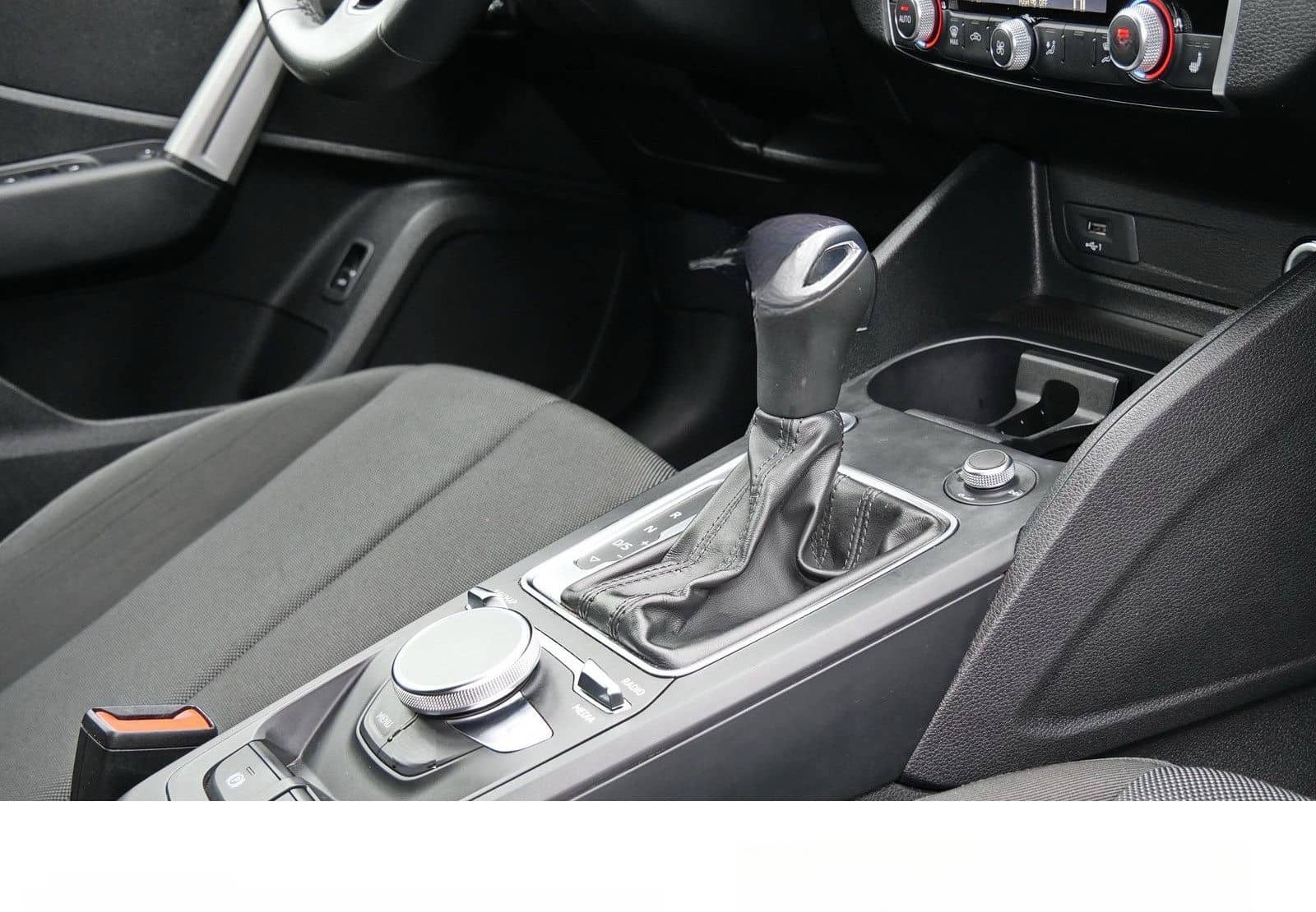 Audi Q2 35 TFSI LED Automatik Navi UVM foto 18