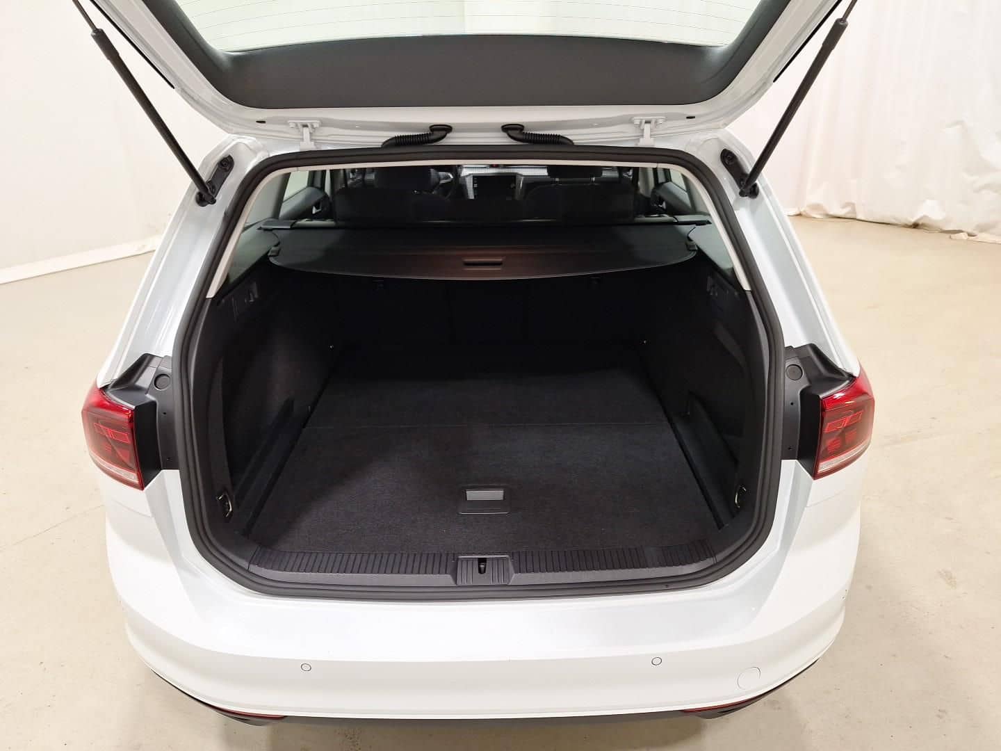 Volkswagen Passat Variant 2.0 TDI Conceptline LED|Navi|RFK foto 13