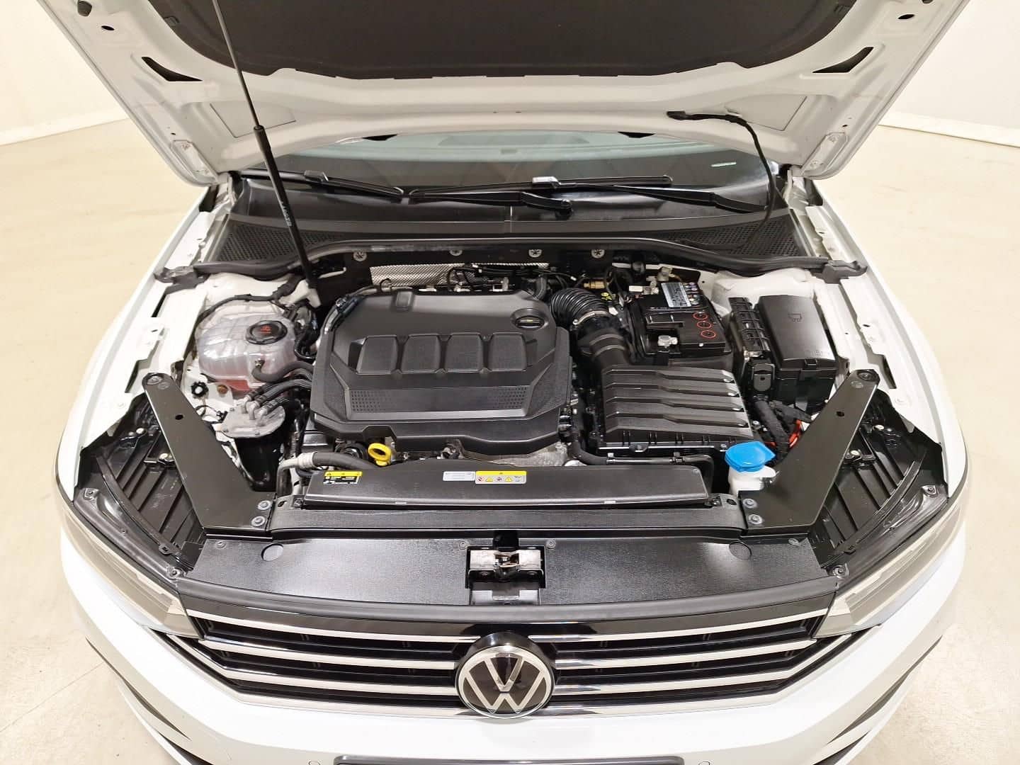 Volkswagen Passat Variant 2.0 TDI Conceptline LED|Navi|RFK foto 14