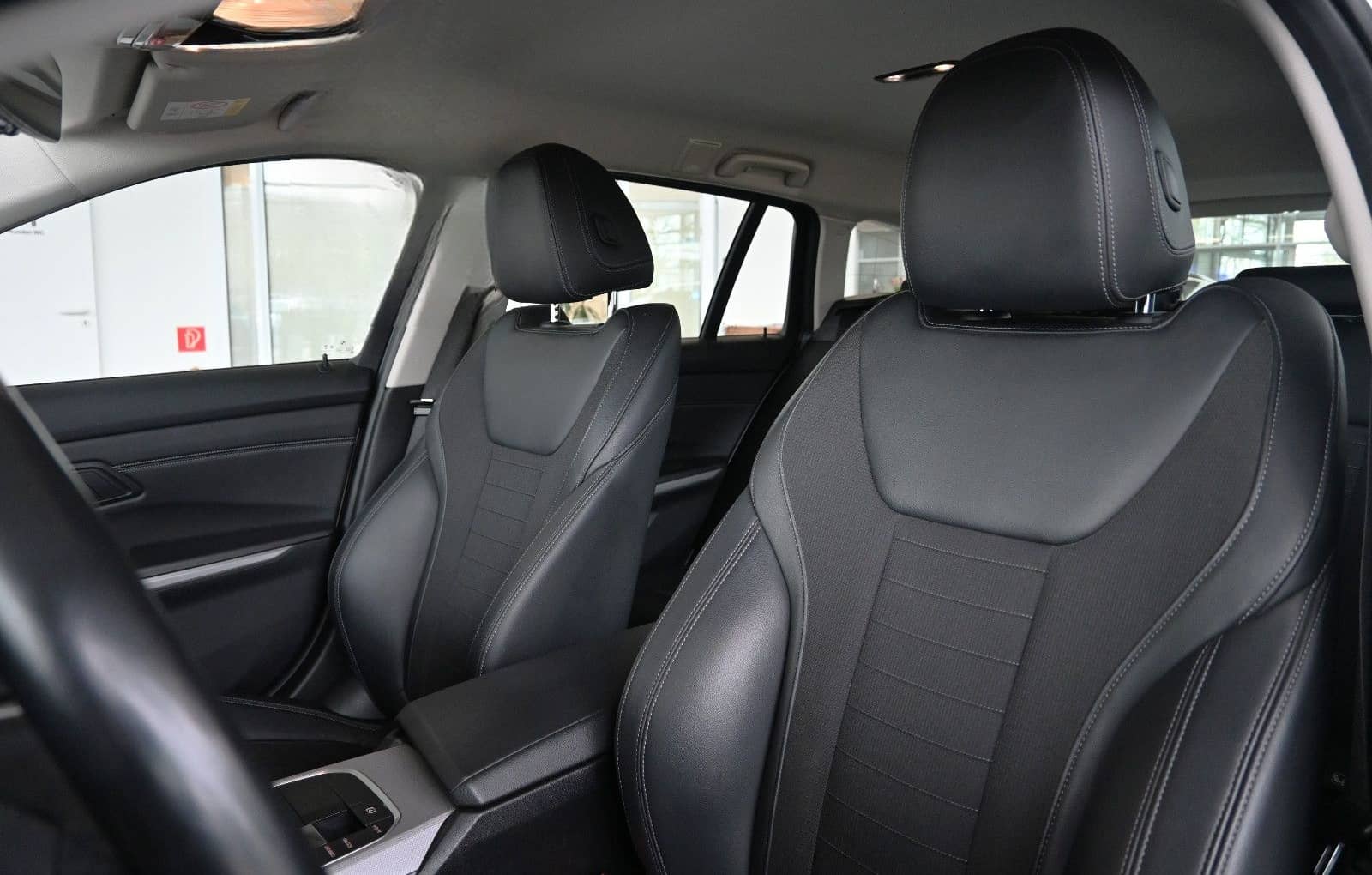 BMW 318d T Advantage LED Nav ACC Leder PDC L-Cockpit foto 14