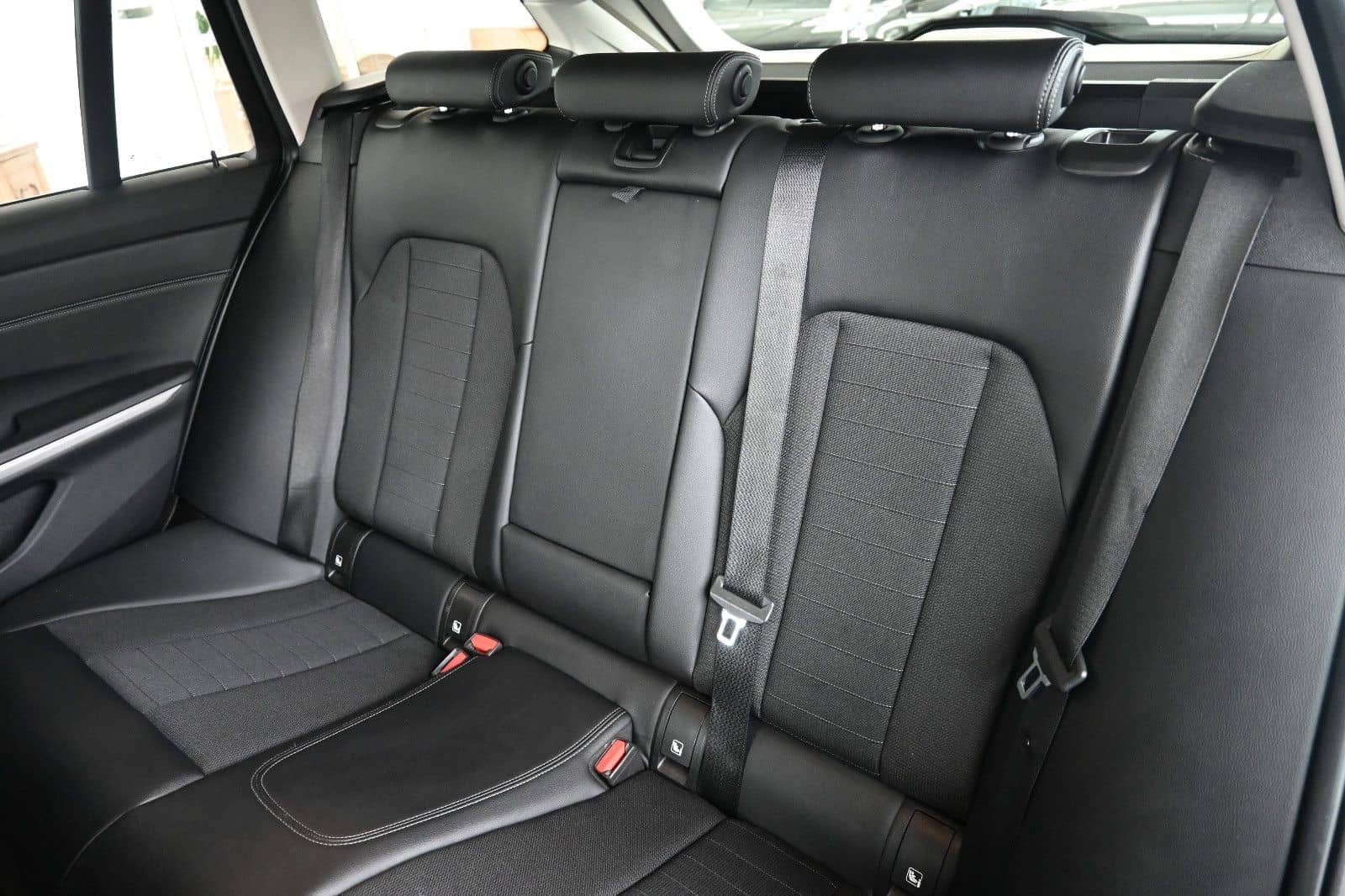 BMW 318d T Advantage LED Nav ACC Leder PDC L-Cockpit foto 18