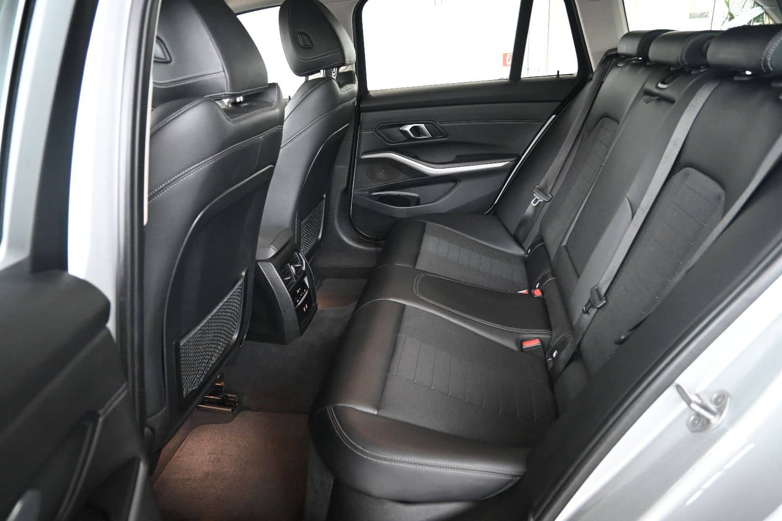 BMW 318d T Advantage LED Nav ACC Leder PDC L-Cockpit foto 19