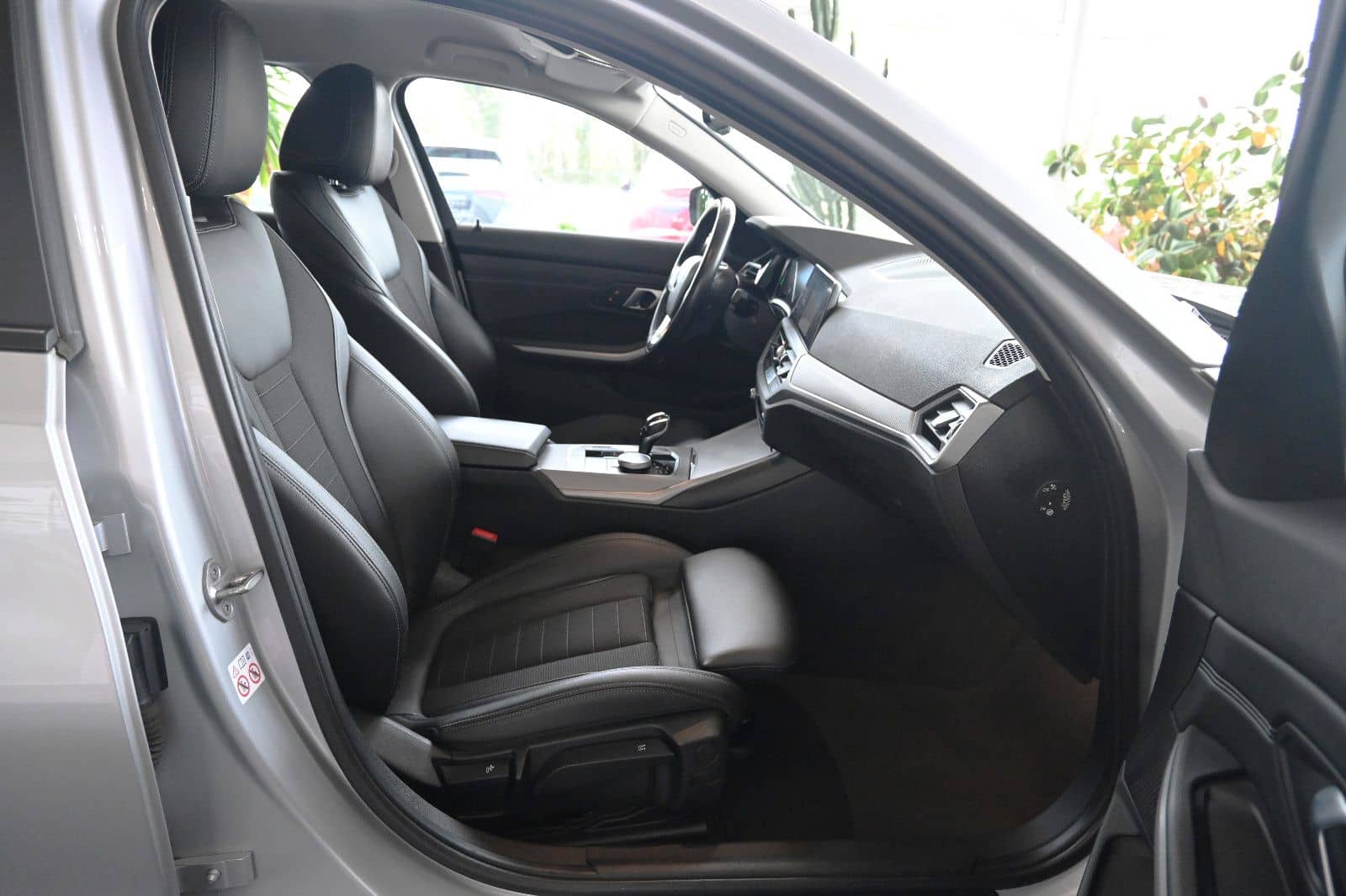 BMW 318d T Advantage LED Nav ACC Leder PDC L-Cockpit foto 24