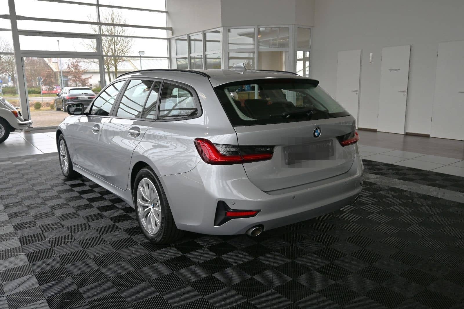 BMW 318d T Advantage LED Nav ACC Leder PDC L-Cockpit foto 4