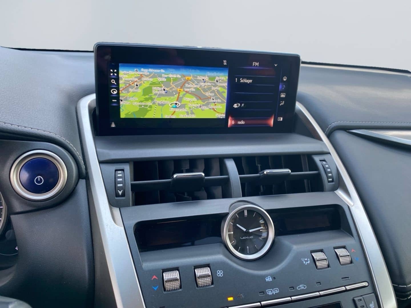 Lexus NX 300h E-FOUR Business Edition *LED*Pano*CAM*SH foto 16