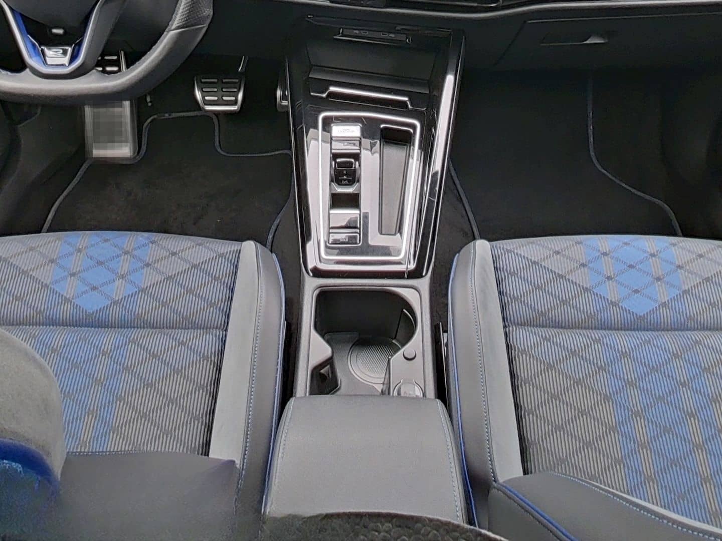 Volkswagen Golf R 8 2.0 TSI DSG 4Mo. ACC DISCOVER MEDIA foto 16