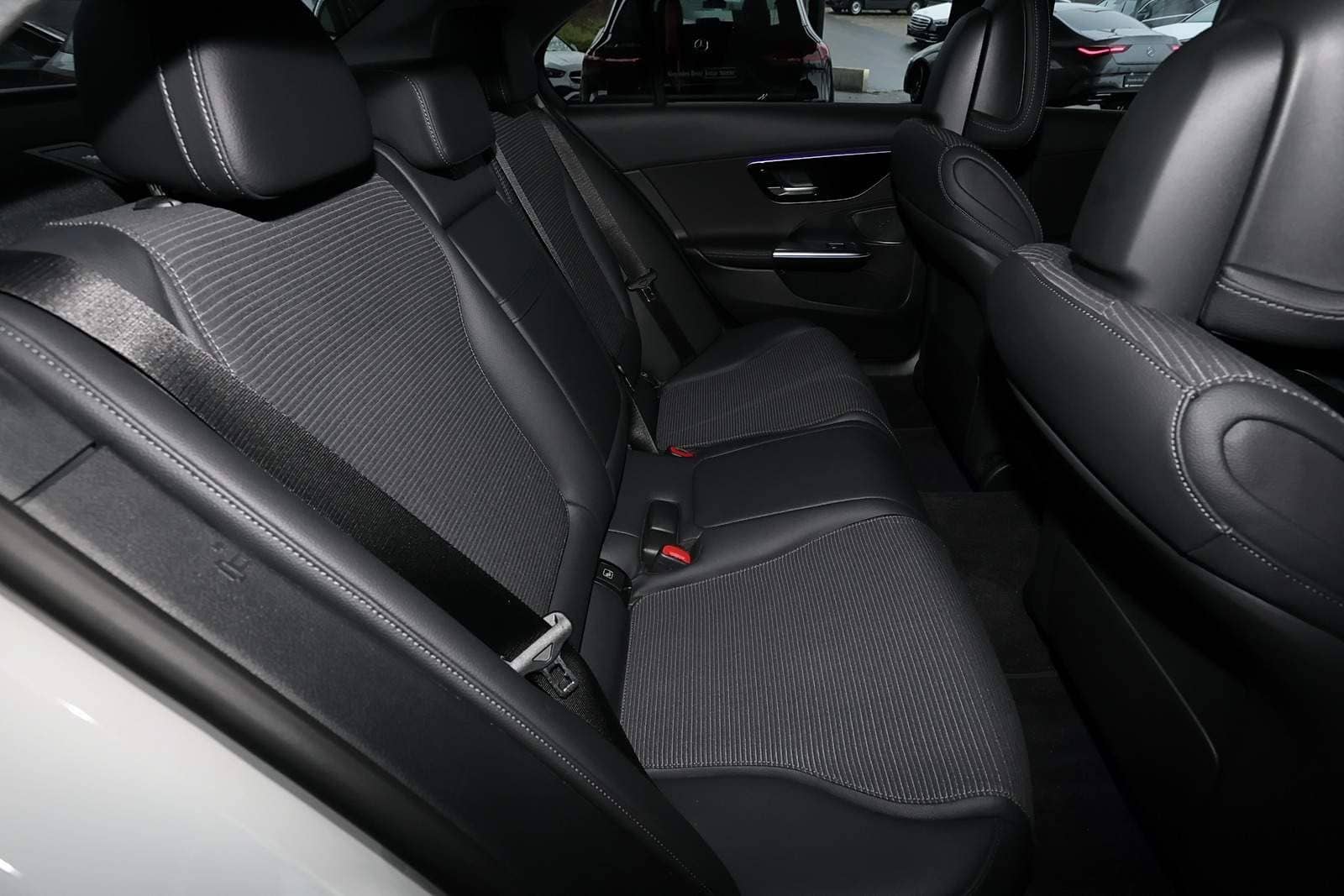 Mercedes-Benz C 180 PANO+TOTWINKEL+MEMORY+CARPLAY+MBUX+LED+17" foto 6