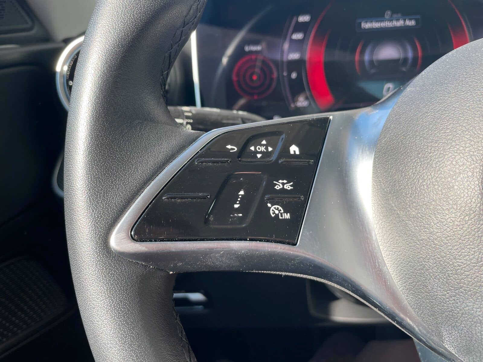 Mercedes-Benz C 300 e AVANTGARDE *KAMERA*AMBI*LED*DAB*CARPLAY foto 13