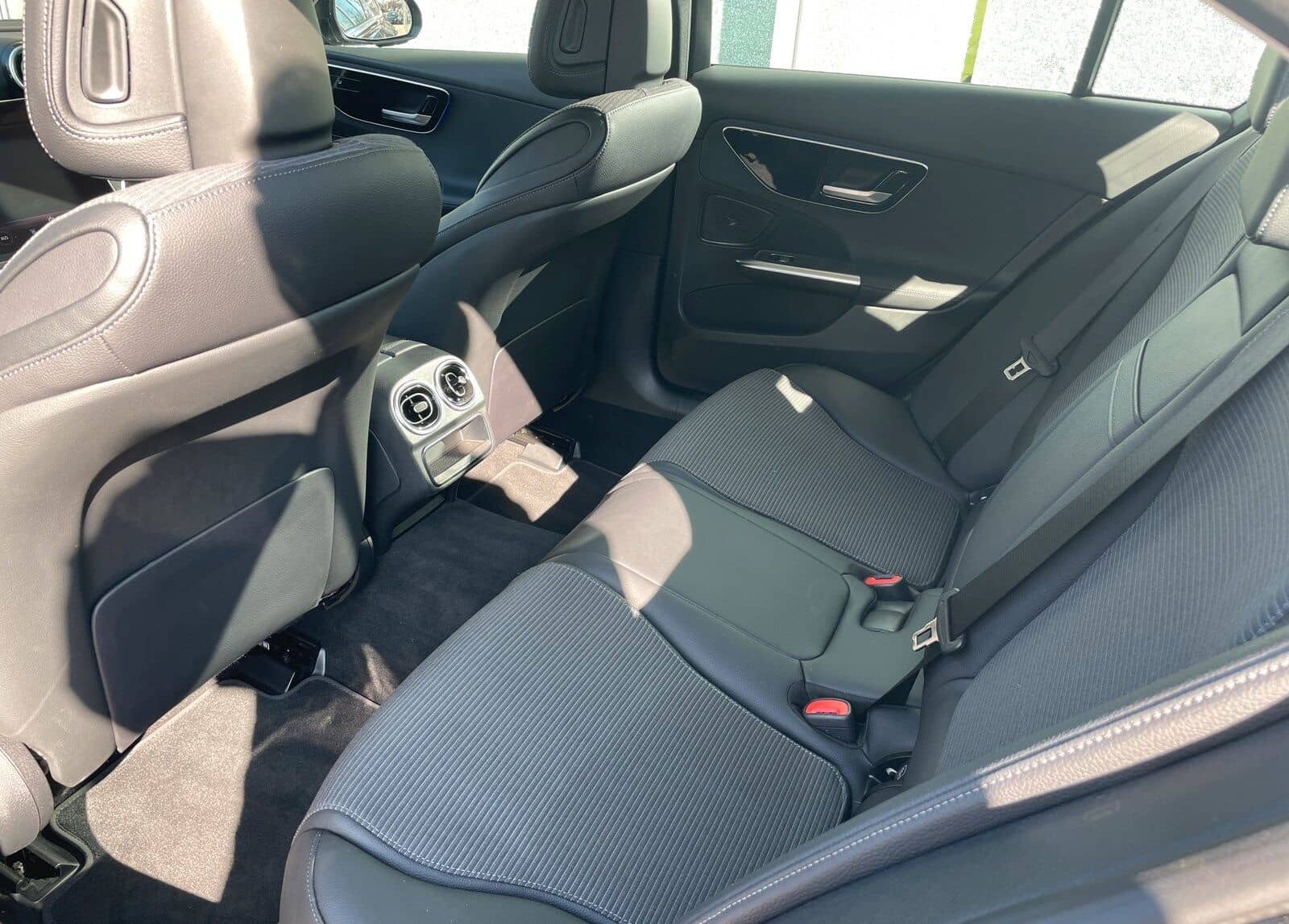 Mercedes-Benz C 300 e AVANTGARDE *KAMERA*AMBI*LED*DAB*CARPLAY foto 8