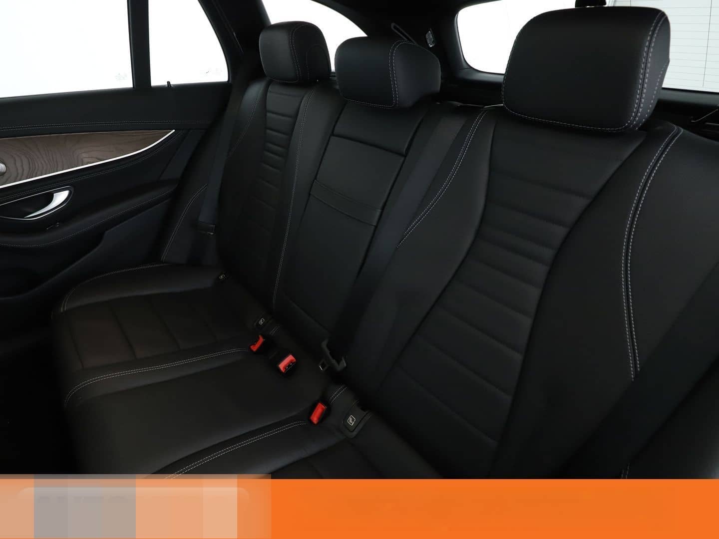 Mercedes-Benz E 220 d T 4Matic AMG Line Aut.*360*PANO foto 14