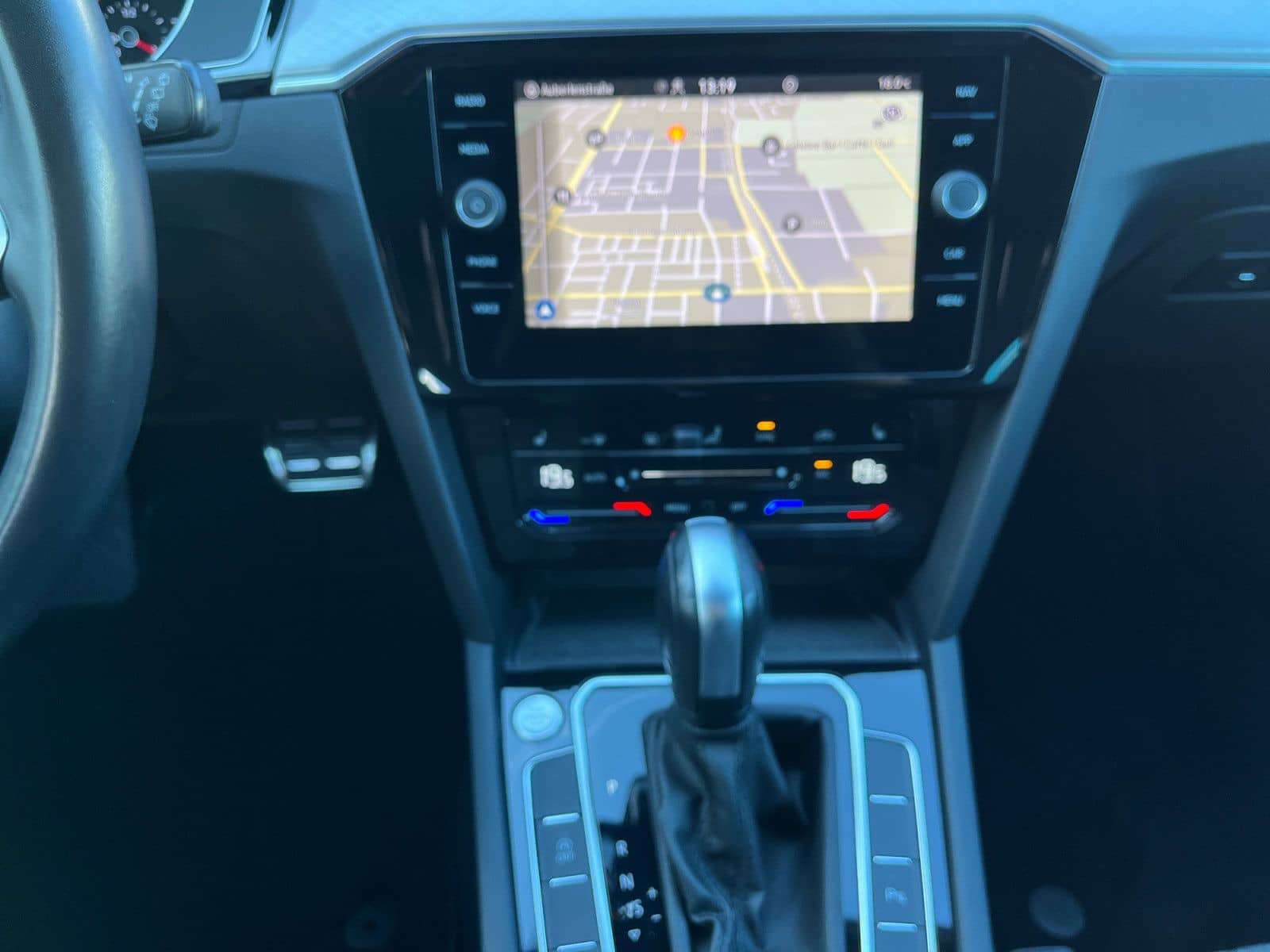 Volkswagen Passat Variant 2.0 TDI DSG Business Navi AHK LED foto 7