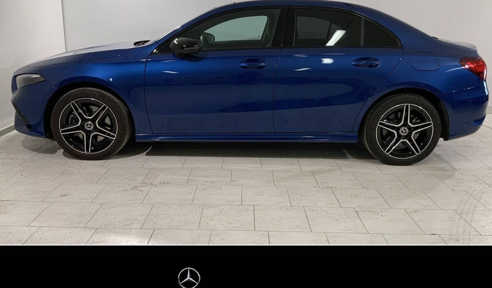 Mercedes-Benz A 250 e Limo AMG-L+AHK+Pano+TotW+LED+NightP+DAB foto 4