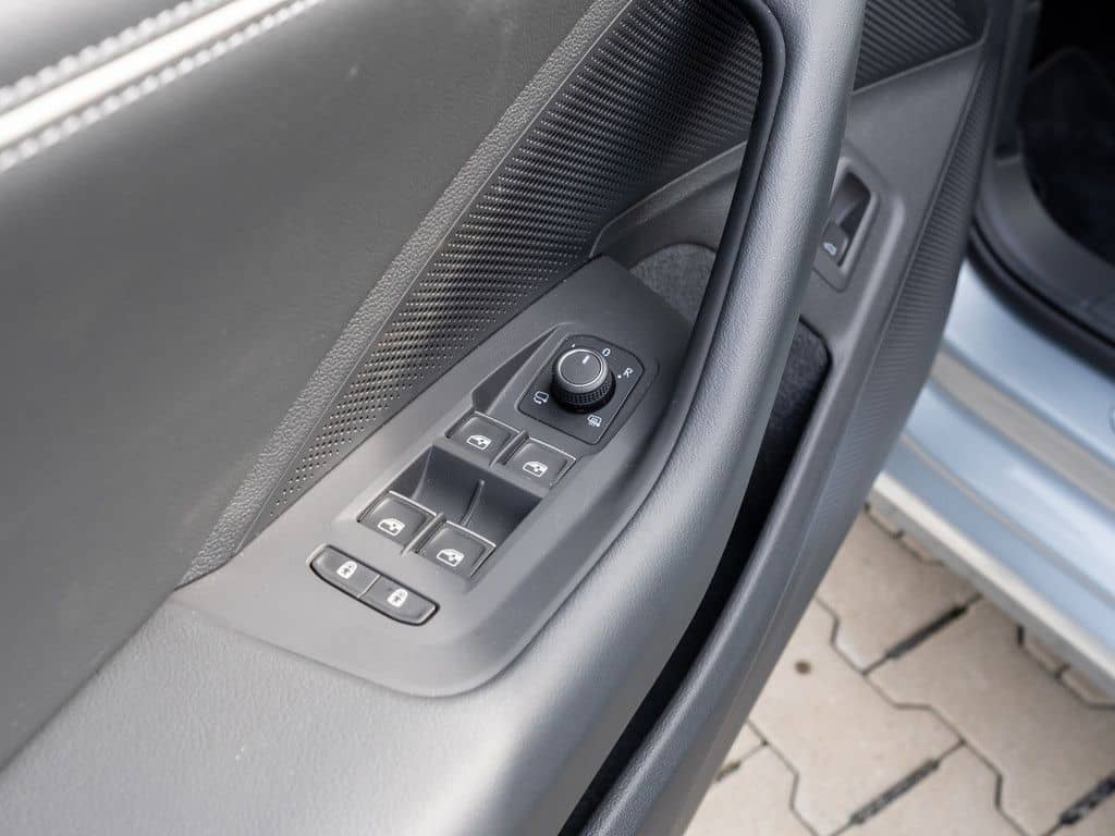 Volkswagen Passat Elegance 2,0 l TDI DSG AHK ACC MATRIX-LED foto 24