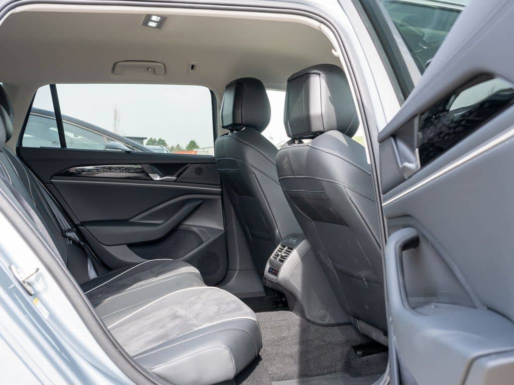 Volkswagen Passat Elegance 2,0 l TDI DSG AHK ACC MATRIX-LED foto 6