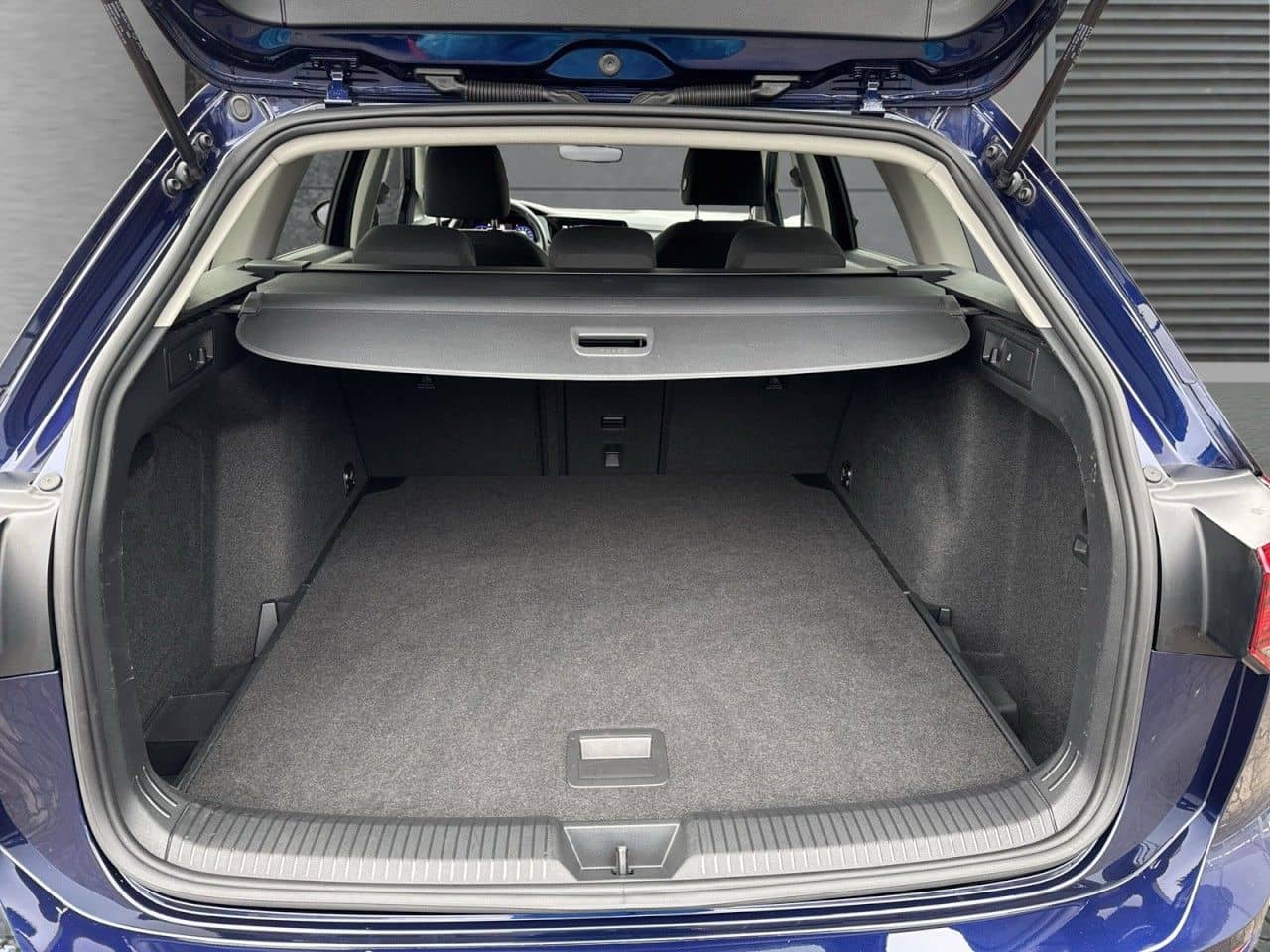 Volkswagen Golf VIII Variant 2.0 TDI Life Automatik Navi+AH foto 8