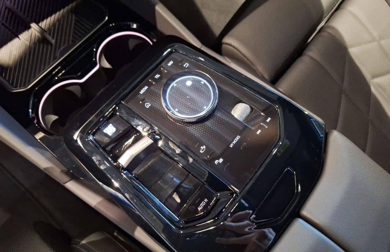 BMW 550e xDr T M Sport B&W,Pano,AHK,AktivL,Autobahn foto 14