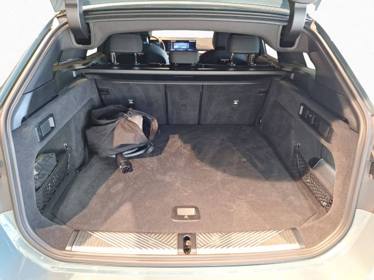 BMW 550e xDr T M Sport B&W,Pano,AHK,AktivL,Autobahn foto 15