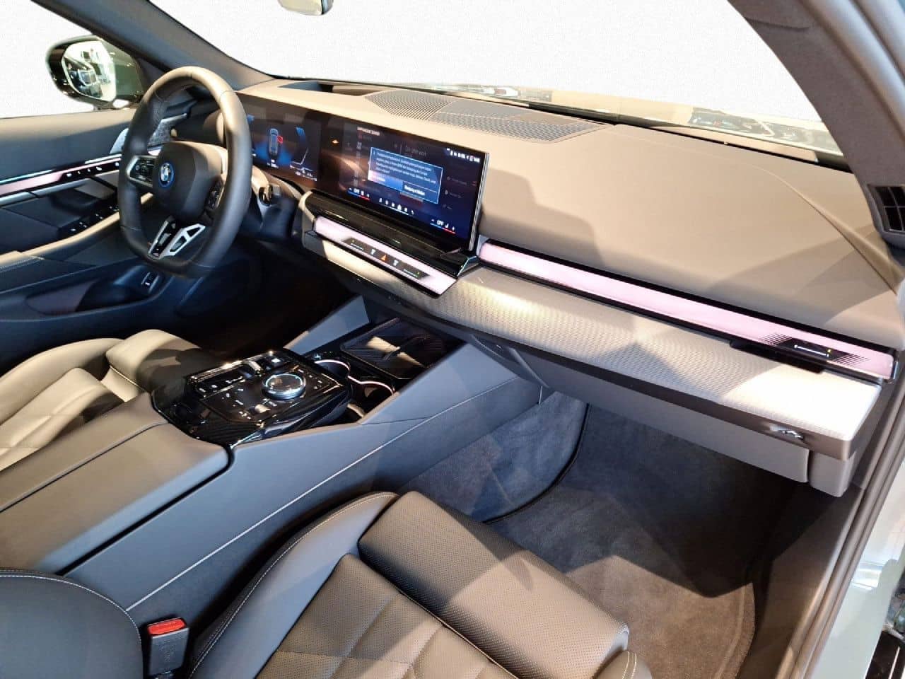 BMW 550e xDr T M Sport B&W,Pano,AHK,AktivL,Autobahn foto 10