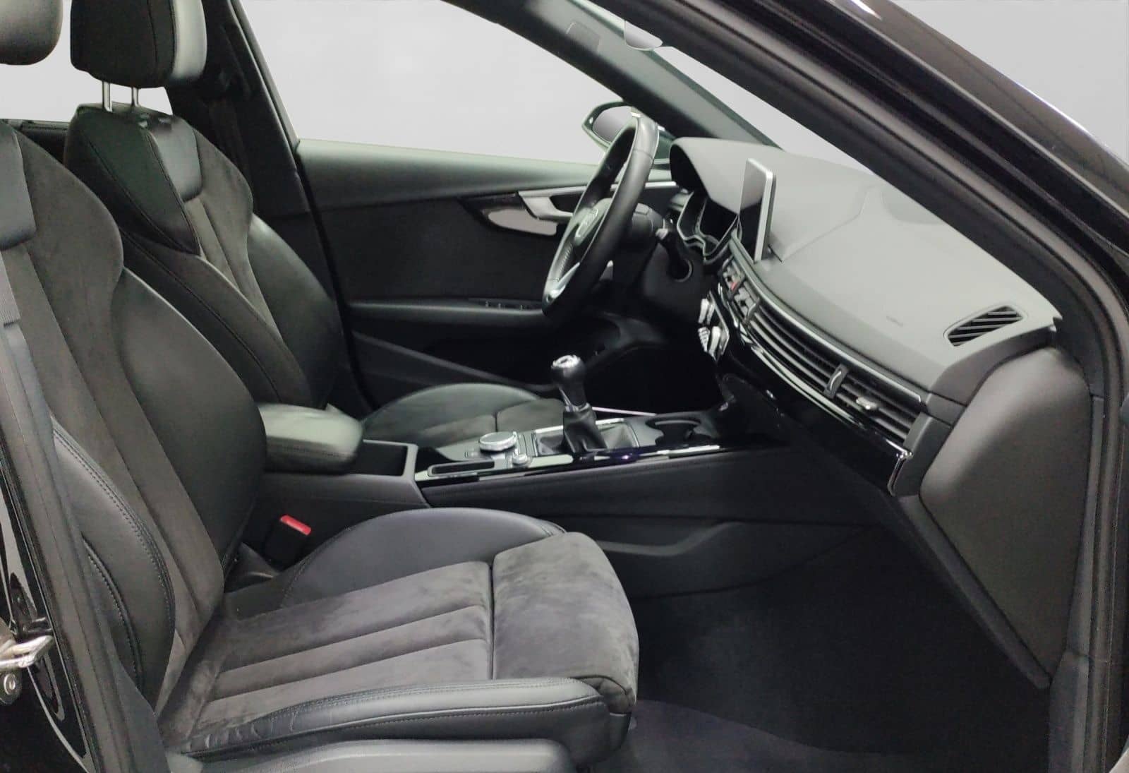 Audi A4 Avant 1.4 TFSI 2xS LINE PANO STHZG LM19 B&O foto 4