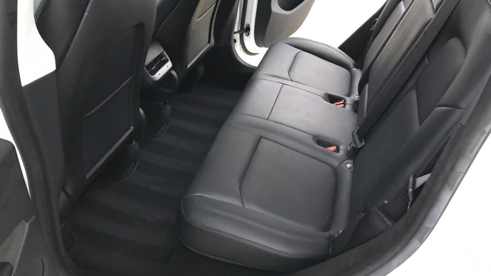 Tesla Model Y Standard Range RWD A.Pilot Pr.Int foto 8