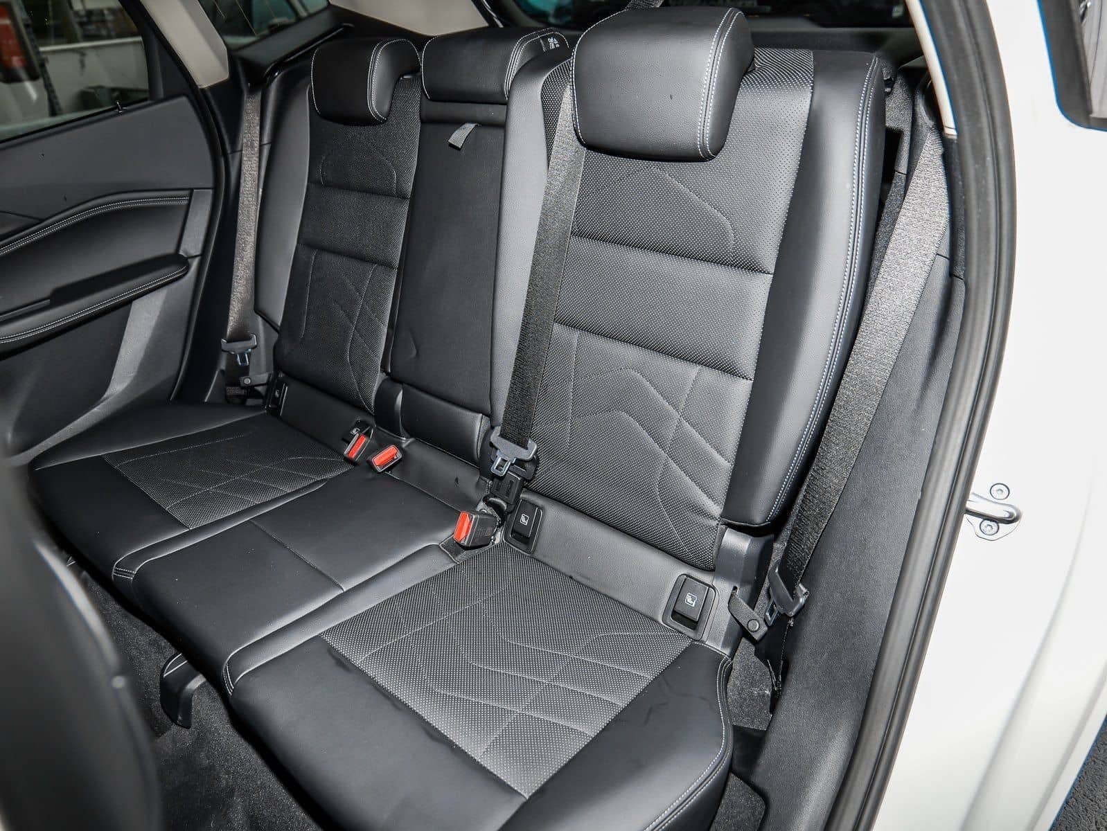 BMW 218d Active Tourer ACC RFK LED Sound Syst. DAB foto 17