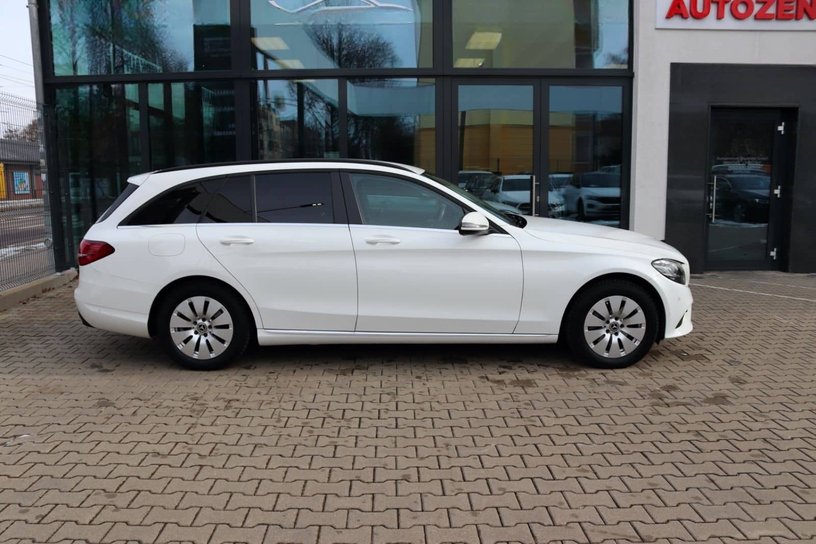 Mercedes-Benz C 180d T-Modell  Business AHK Navi Kamera Klima foto 25