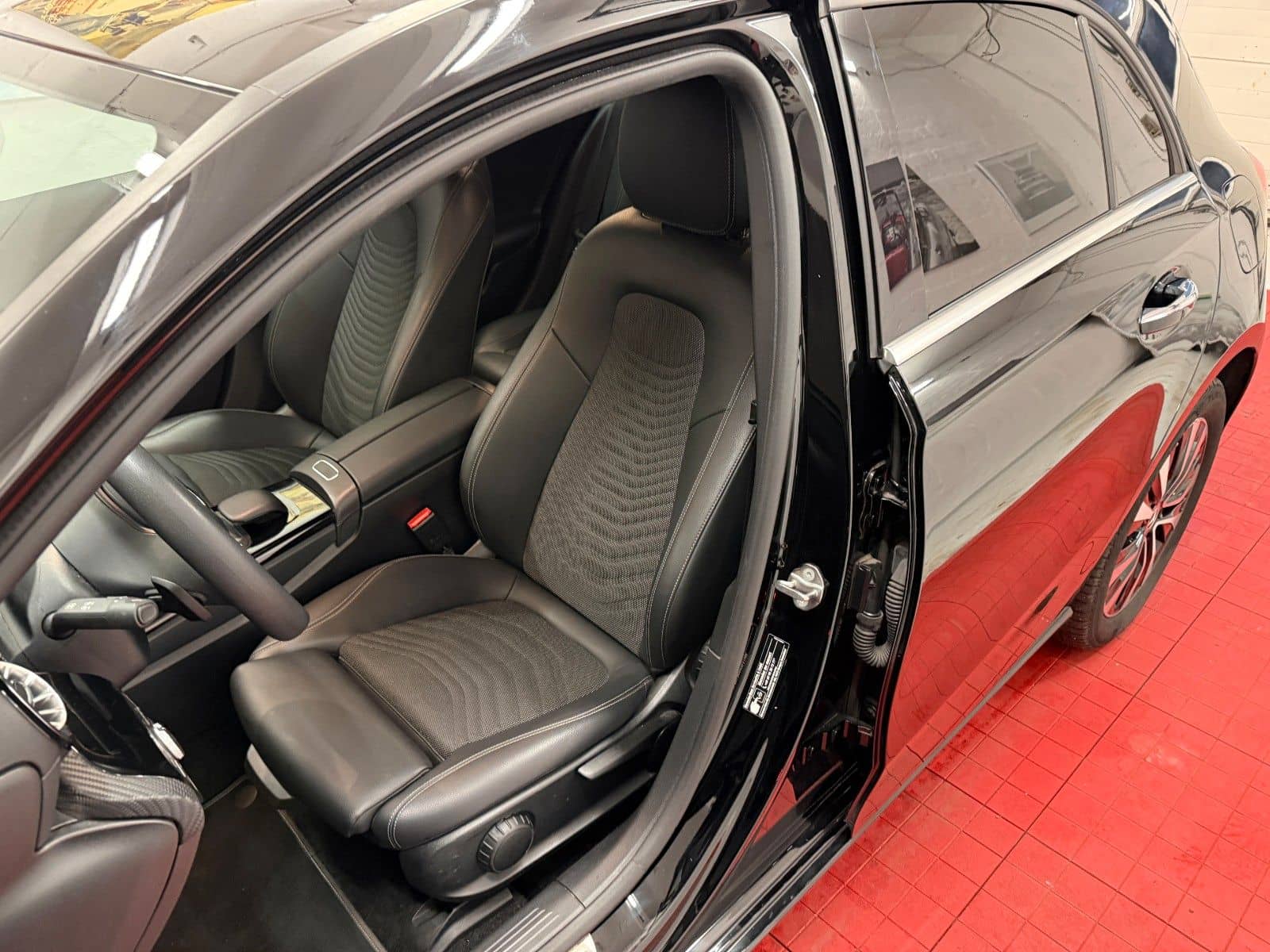 Mercedes-Benz A 250e Style Keyless/360°/TWA/Navi/MBux/Sitzh. foto 14