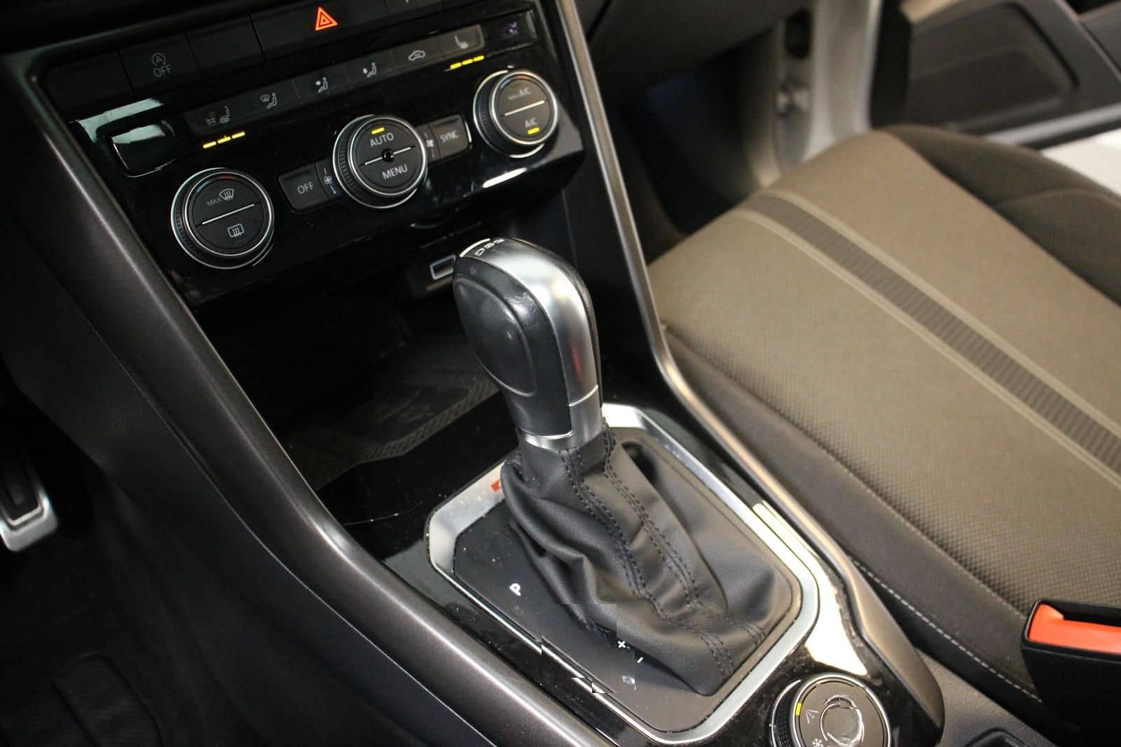 Volkswagen T-Roc 2.0 TDI DSG 4Motion AHK PANO LED ACC NAVI foto 23