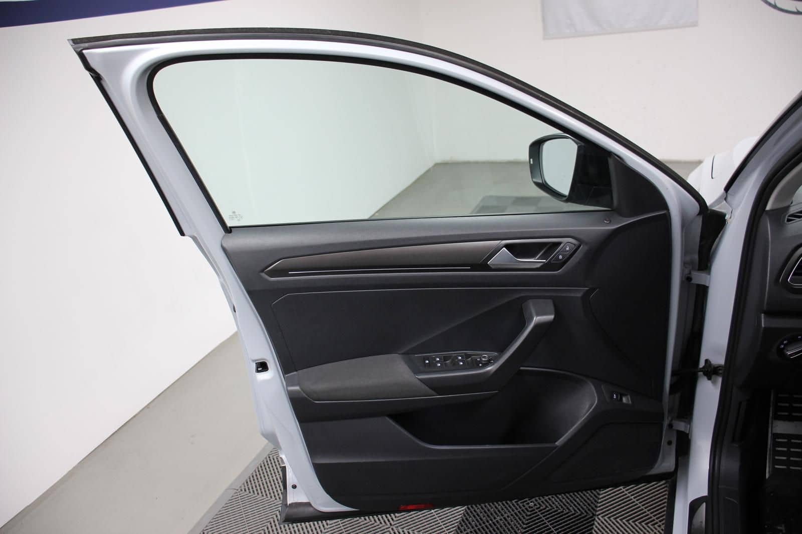 Volkswagen T-Roc 2.0 TDI DSG 4Motion AHK PANO LED ACC NAVI foto 7