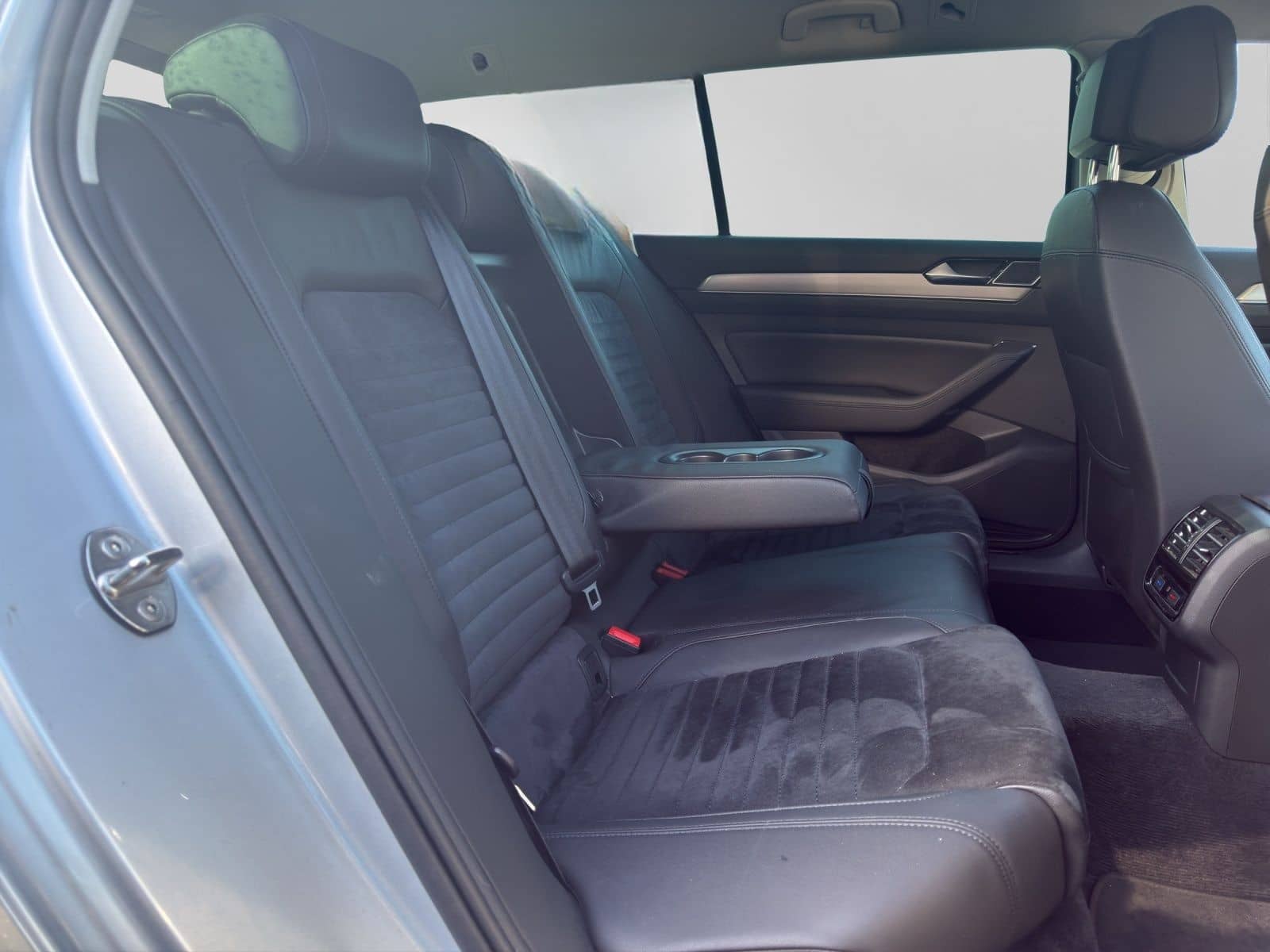 Volkswagen Passat Variant 2.0 TDI DSG HIGHLINE AHK NAVI ACC foto 6