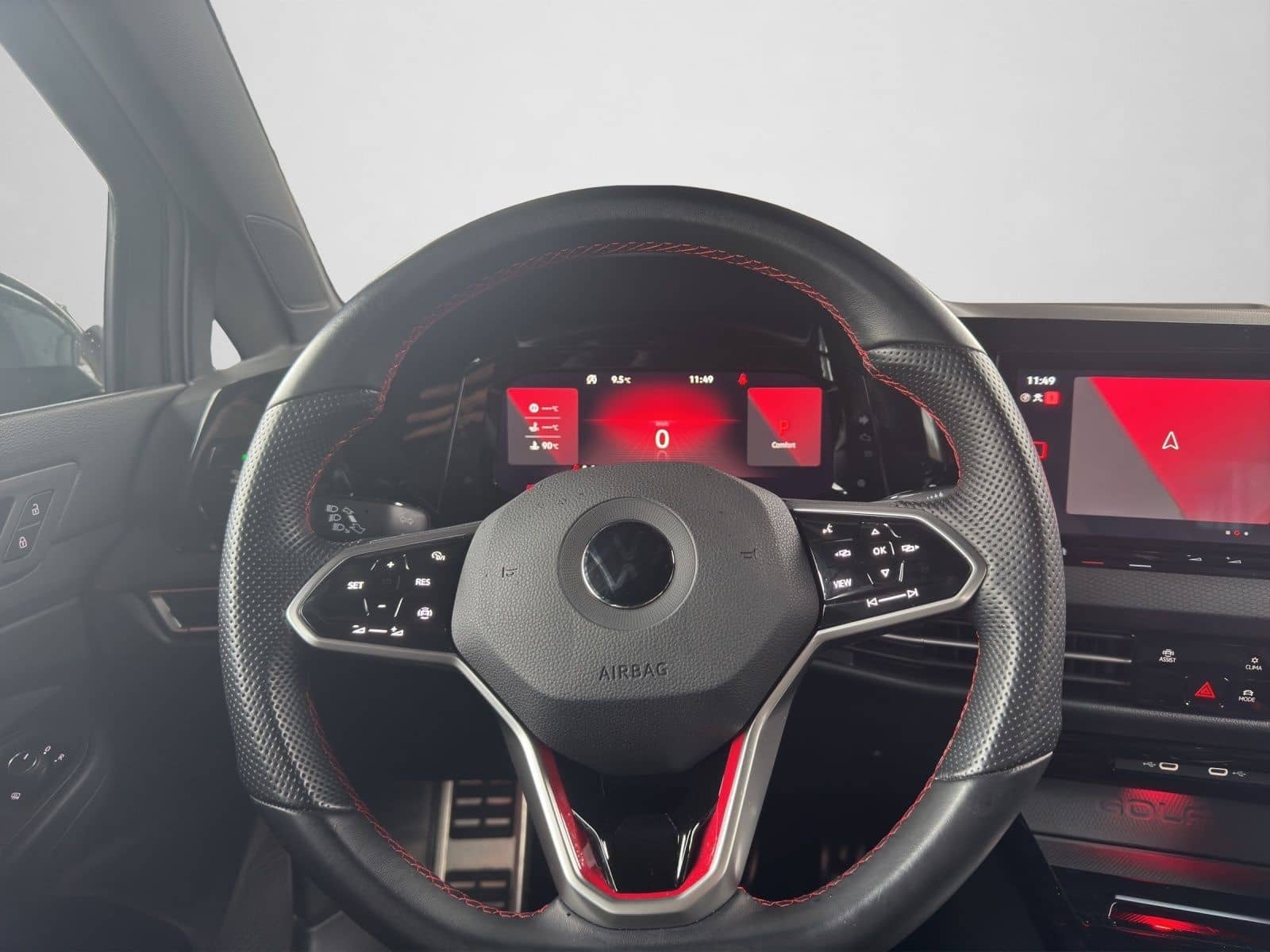 Volkswagen Golf VIII GTI CLUBSPORT 2.0 TSI DSG LED PLUS DCC foto 10