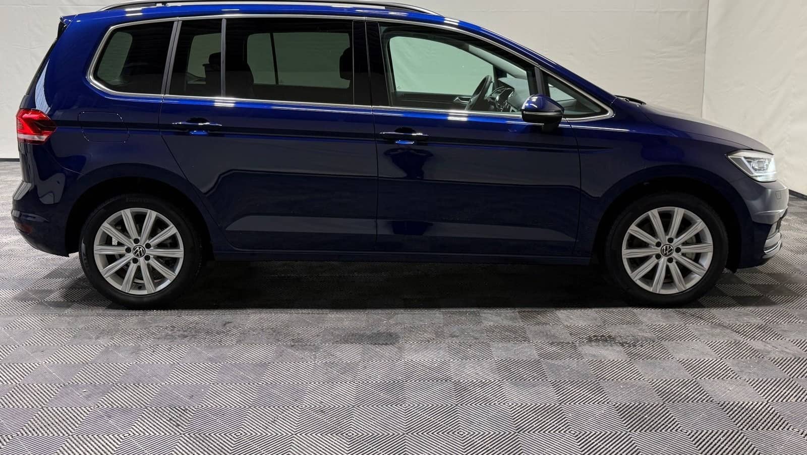Volkswagen Touran Highline 2.0 TDI DSG | 7-SITZ LED ACC NAV foto 17