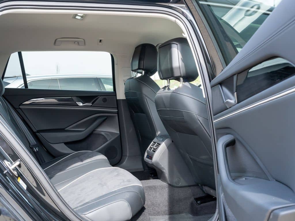 Volkswagen Passat Business 2,0 l TDI DSG AHK ACC LED 360° foto 6