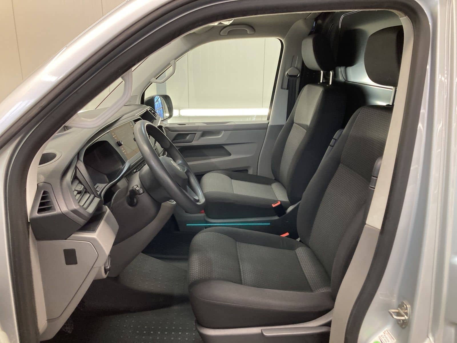 Volkswagen T6 Transporter 6.1 Kasten 2.0 TDI Navi PDC Klima foto 10